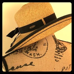 NWOT packable straw hat